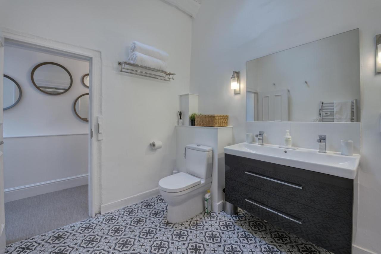 Beautiful Apartment On The Historic Rows เชสเตอร์ ภายนอก รูปภาพ